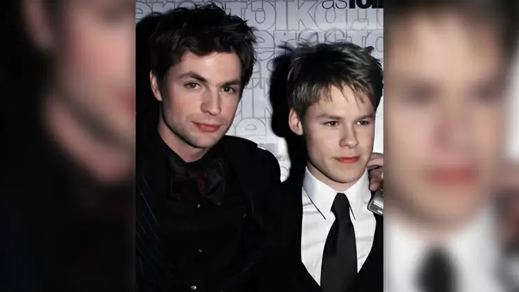 The people in the following pictures are the main characters of which TV series?