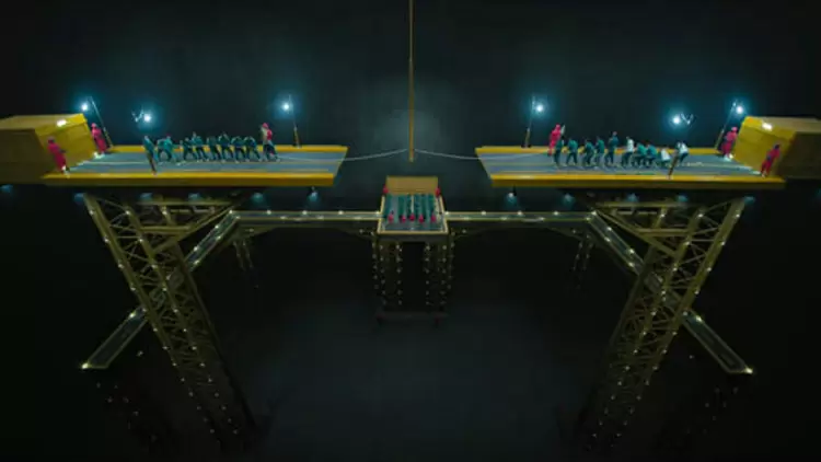 The third game 'Tug of War'. Your team consists of You, 106, 003, 413 and 012. What strategy do you use?