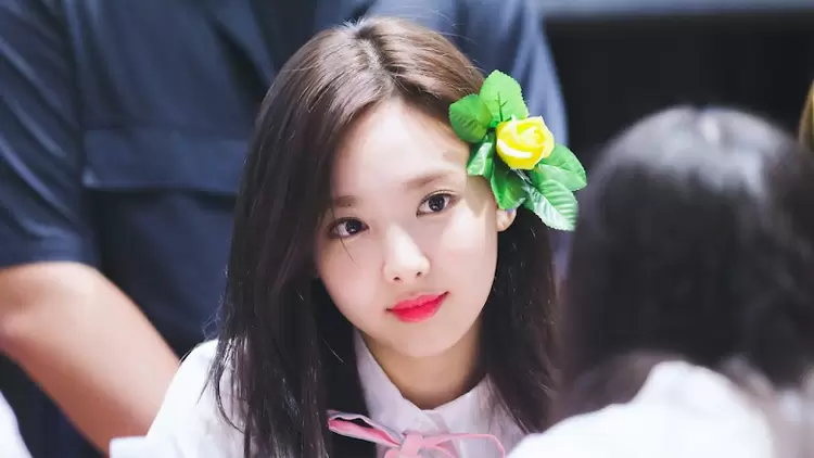 A perfect first date with your bias would be: