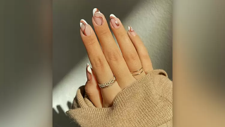 If you prefer a clean and minimalist look, these manicures with their warm color palette are just what you need.