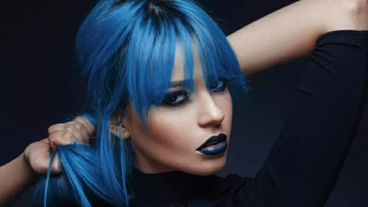 Blue hair 