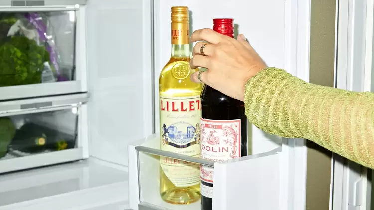 There are always beer, sake, and other alcoholic beverages in the refrigerator.