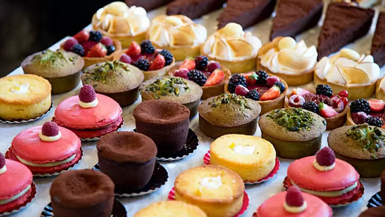 When you are in front of a dessert shop, which of the following 5 desserts would you choose to try?