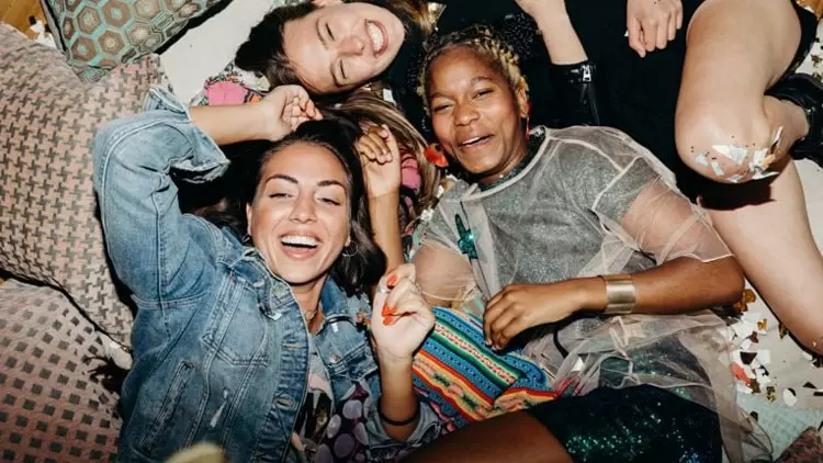 On the weekends I like to go to parties.