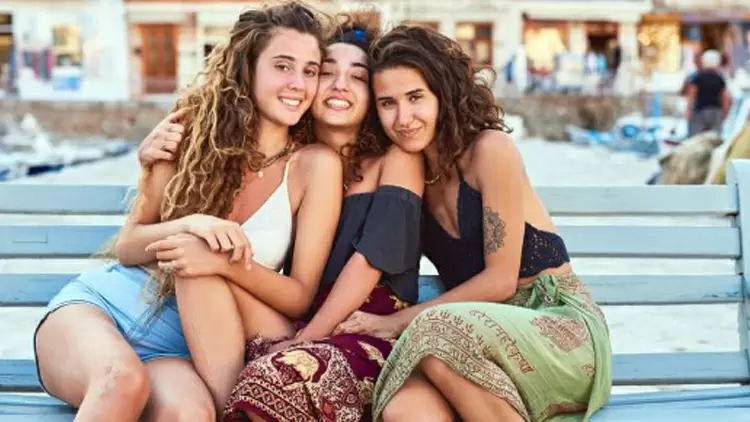 Does her style and sense of fashion make you feel comfortable?