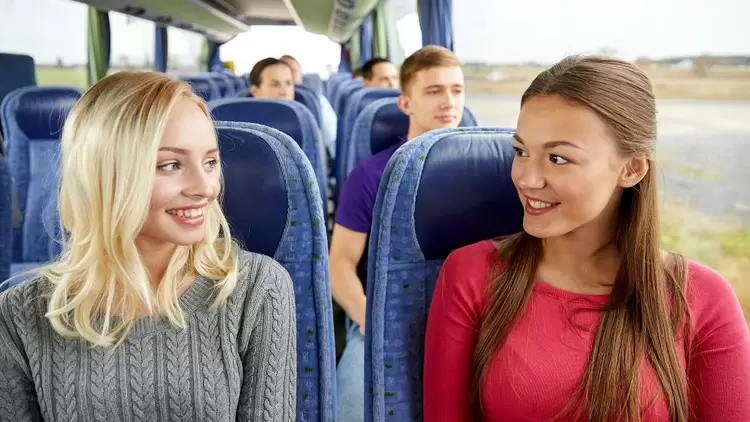 Talking to stranger is not difficult for me.