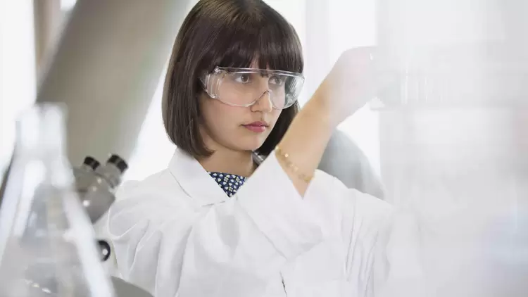 I would be very bored if I were left alone in the lab to do experiments.