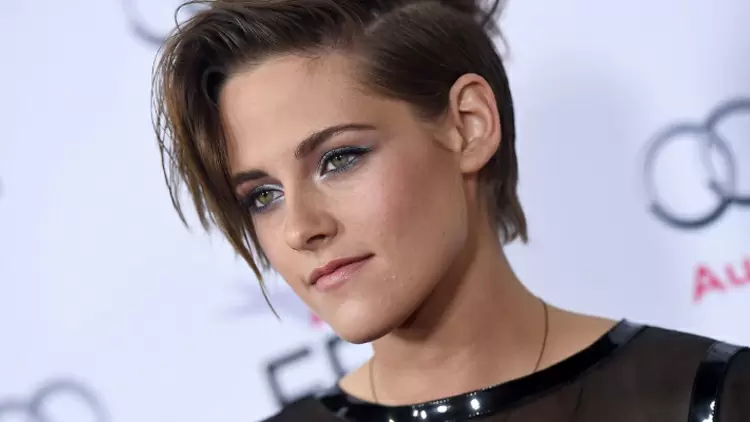 Do you pay extra attention to female celebrities or strangers than male ones?