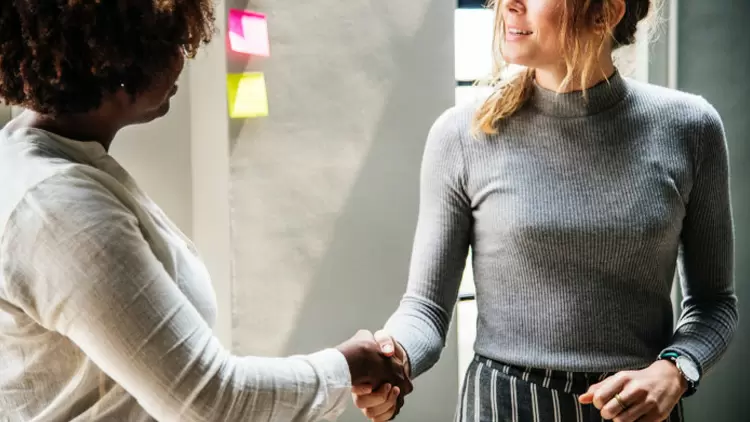 What do you do when you are walking and meeting someone you know but are unfamiliar with? Seem like they did not see you.