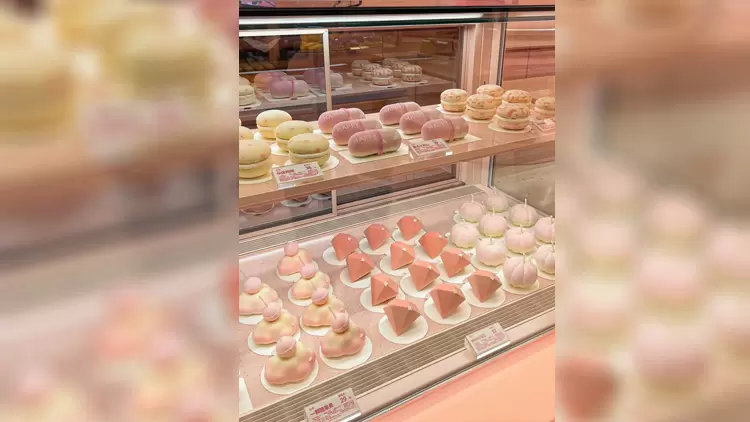 When your friend texts you, saying:"I'm feeling down today, so I'm going to buy a cake." You might reply: